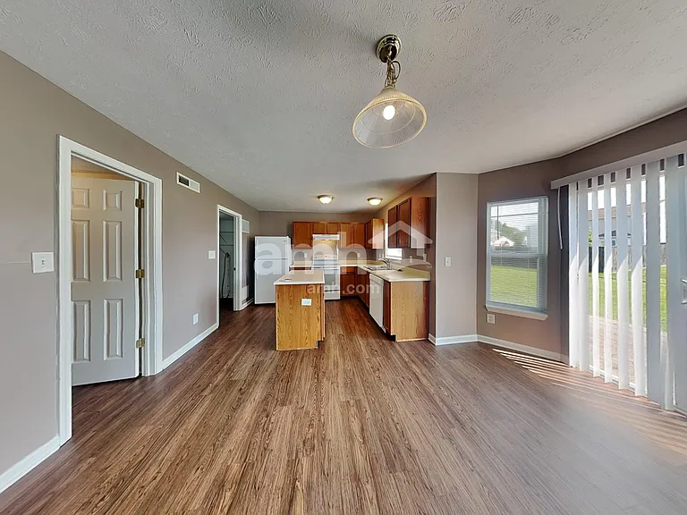 787 Tulip Ln — Photo 6