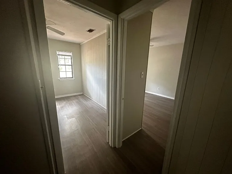 2359 Claremont Ln — Photo 7