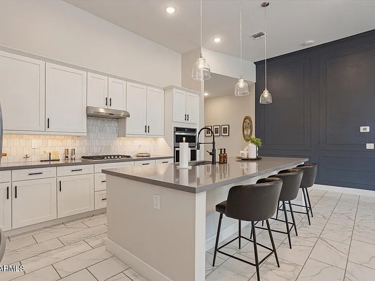 21147 W Hillcrest Blvd — Photo 9