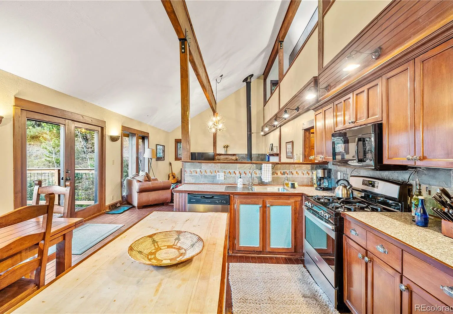 4 bed, 3.0 bath, 3192 sqft, $4,200 — Photo 4