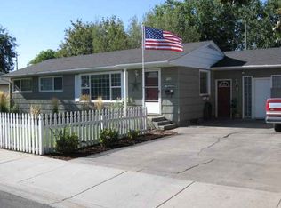 221 SE Sunny Dr, College Place, WA 99324