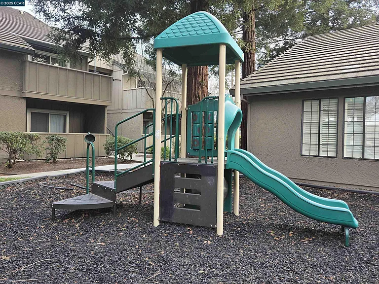 2189 Lakeview Cir — Photo 11