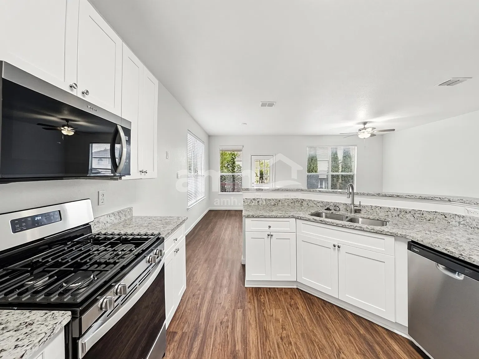 3 bed, 2.0 bath, 1732 sqft, $1,875 — Photo 3