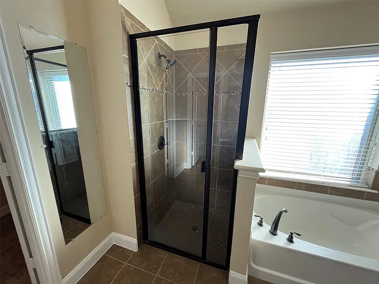 3826 Hyde Park Dr — Photo 26