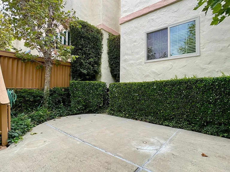 585 Bluerock Dr — Photo 9