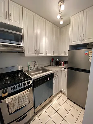 Rented by Urban Real Estate Inc | media 6