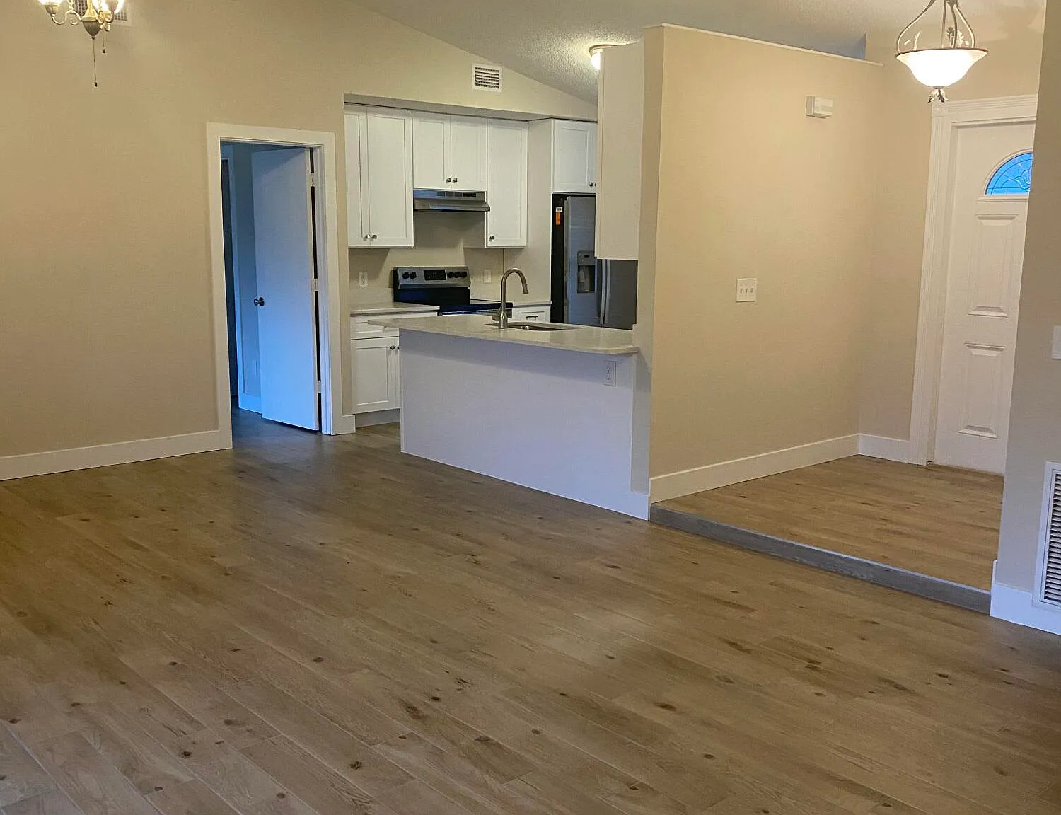 3 bed, 2.0 bath, 1280 sqft, $2,550 — Photo 4