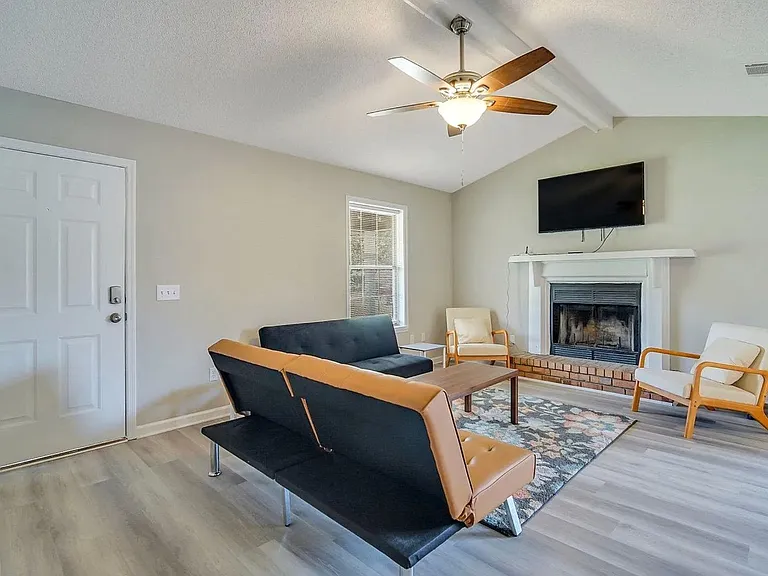 1308 Tower Dr — Photo 5