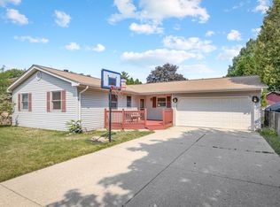 886 Arthur Dr, Elgin, IL 60120