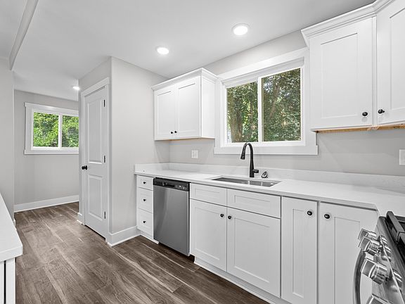 4th image of 2384 28th St