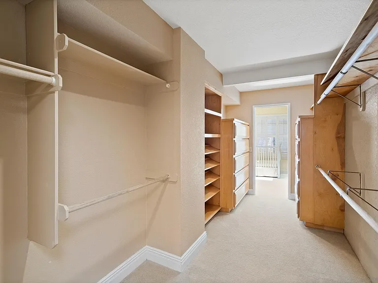 645 Loring St — Photo 21