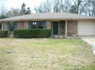 335 Town East Dr, Paris, TX 75462