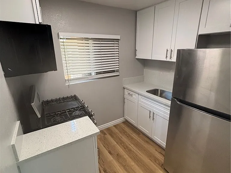 11405 Walnut St — Photo 5