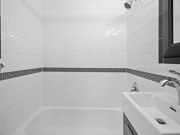 14 Deer Park Cres — Photo 42