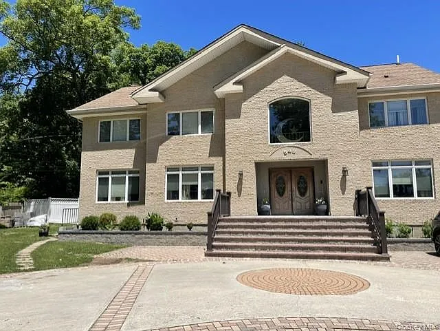 549 Wolf Hill Rd — Photo 1