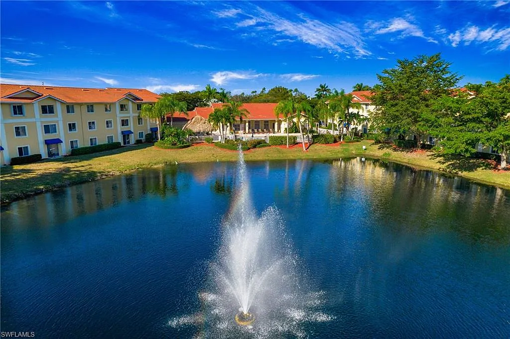 2 bed, 1.0 bath, 946 sqft, $1,850 — Photo 2