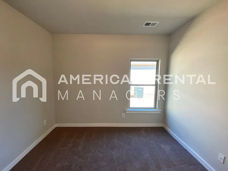 581 Andrew Dr — Photo 13