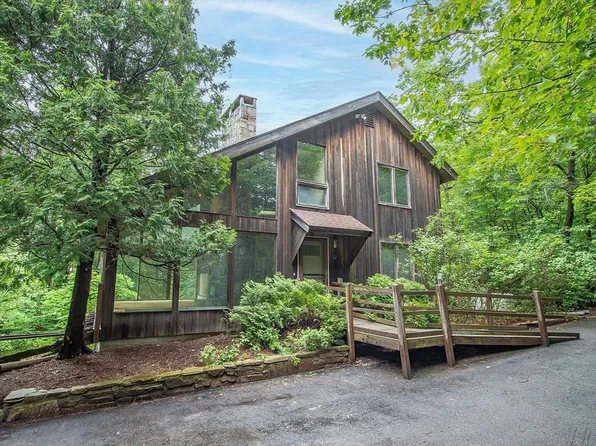 12 Pine Hill Ln, Princeton, MA 01541