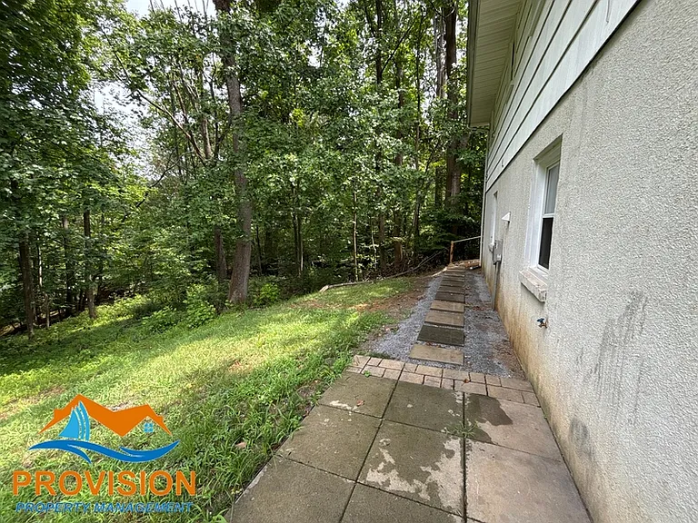 20 Washington Dr — Photo 26