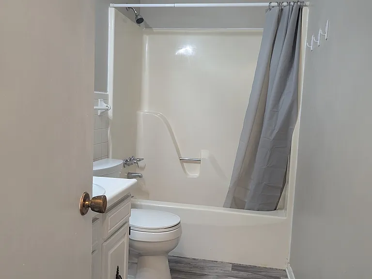 6521 Cadbury Dr — Photo 32