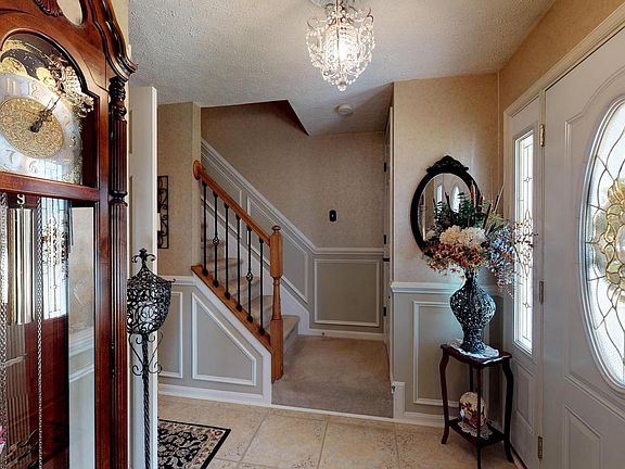 4th image of 1323 Crofton Dr
