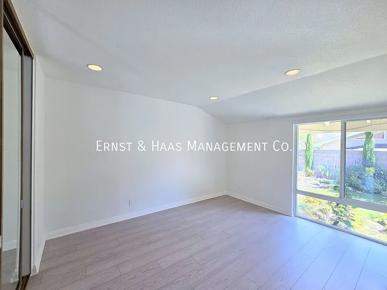 10835 Slater Ave — Photo 17