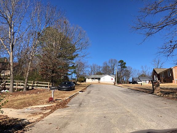 4th image of 904 Village Mill Rd