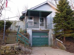 976 Riker St, Dubuque, IA 52003