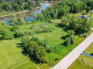 5 Belle Rive Dr, Millington, IL 60537