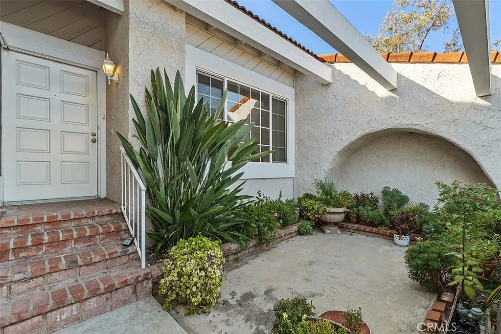 3 bed, 2.5 bath, 1945 sqft, $4,995 — Photo 2