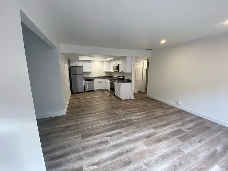 7225 Castilian Ct #7225 — Photo 3