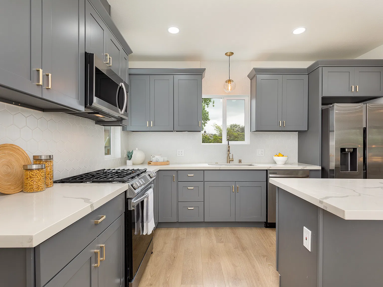 2 bed, 930 sqft, $3,500 — Photo 3