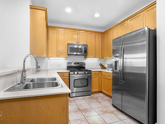 5th image of 6255 Lincoln Ave