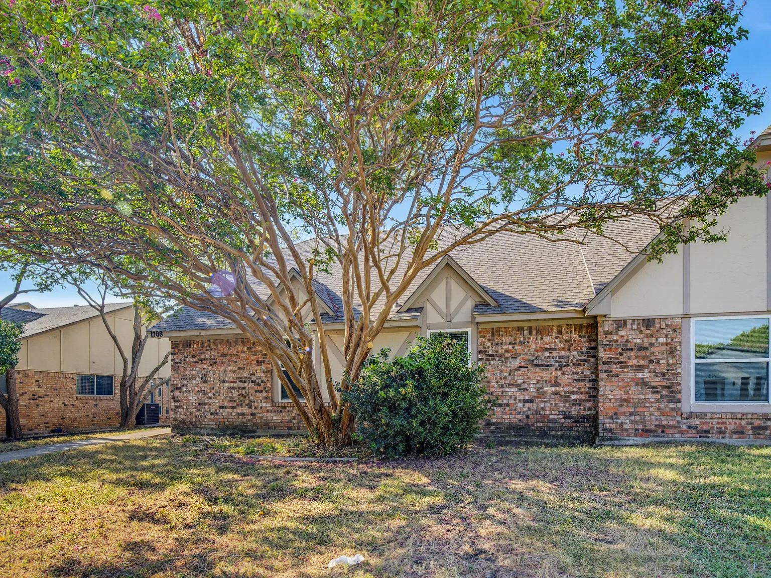 3 bed, 1666 sqft, $2,300 — Photo 2