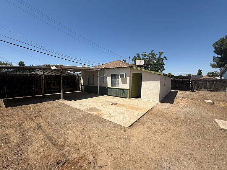 1241 Wilson Ave — Photo 10