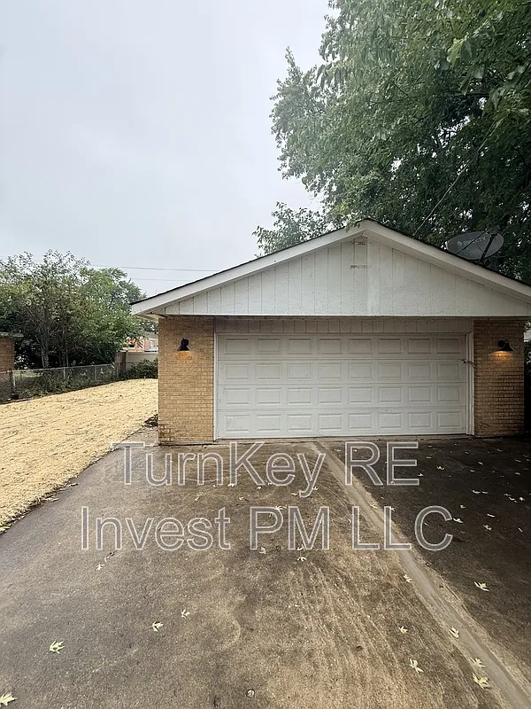 4 bed, 2.5 bath, 1594 sqft, $2,995 — Photo 2