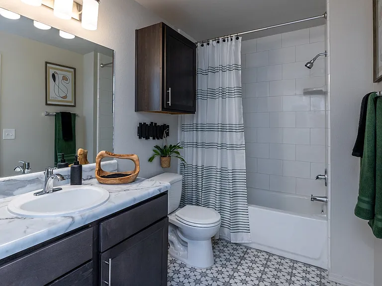 Center 301 — Photo 24