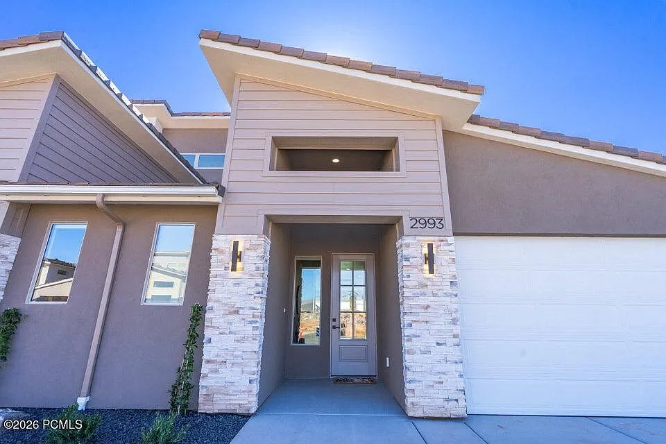 3 bed, 2.5 bath, 1999 sqft, $2,899 — Photo 1