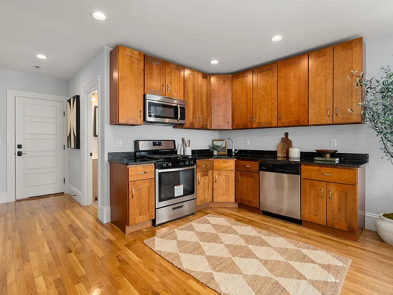 80 Linden St #1 — Photo 4