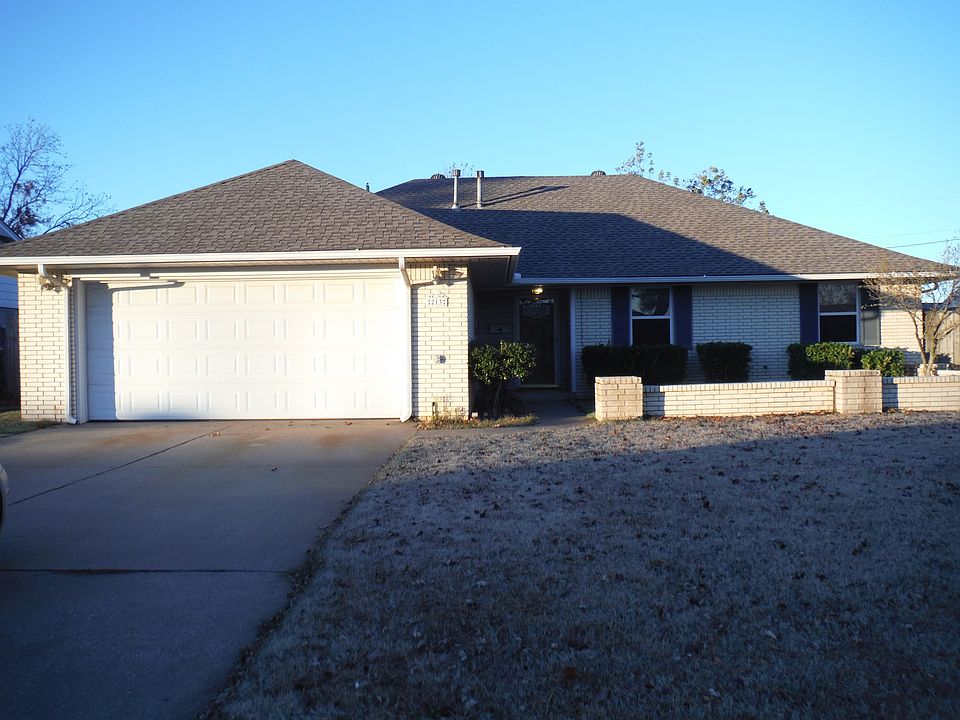 Open floorplan, Huge fenced backyard,