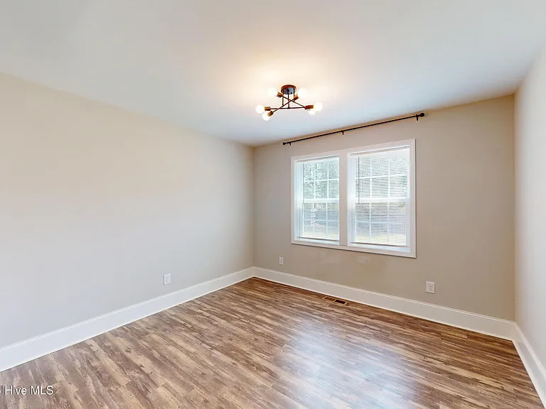 203 S Pine St — Photo 9