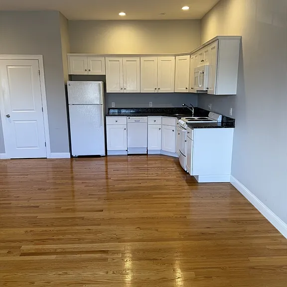 60 Pearl St #201 — Photo 1