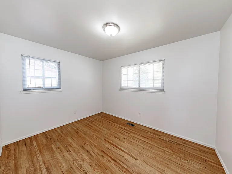 129 Ely St — Photo 31