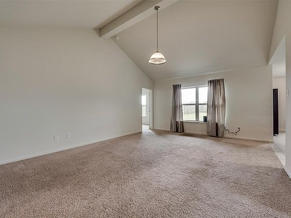 5th image of 183 Kennedy Dr