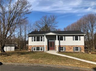 5 Kit Ct, Monroe, NY 10950