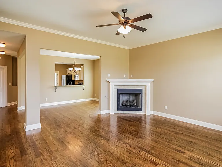 4694 W Dublin — Photo 2