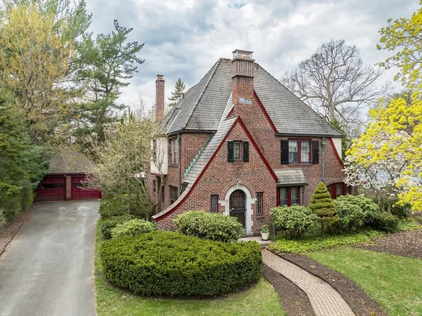 68 Ingersoll Grv, Springfield, MA 01109