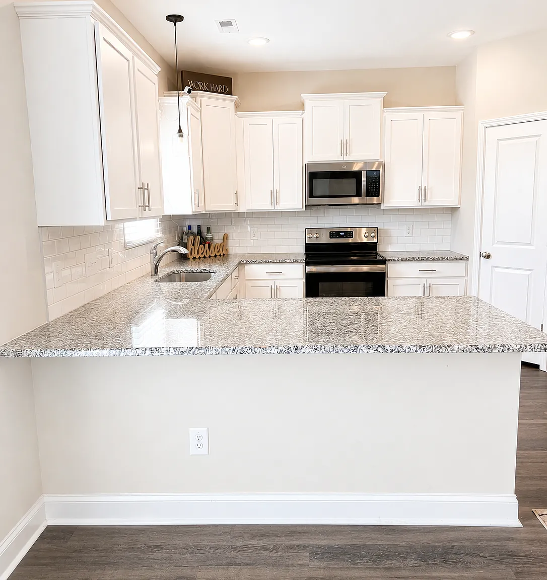 4 bed, 2049 sqft, $2,500 — Photo 3