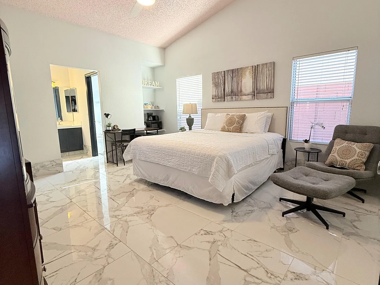 4 bed, 2.0 bath, 2240 sqft, $1,594 — Photo 3