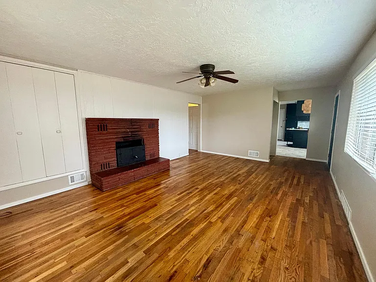 159 E McArthur Ave — Photo 8